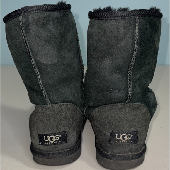 UGG Australia Womens 8 Boot Classic Short Outdoor Winter Warm Cool Weather Cozy - Picture 4 of 8